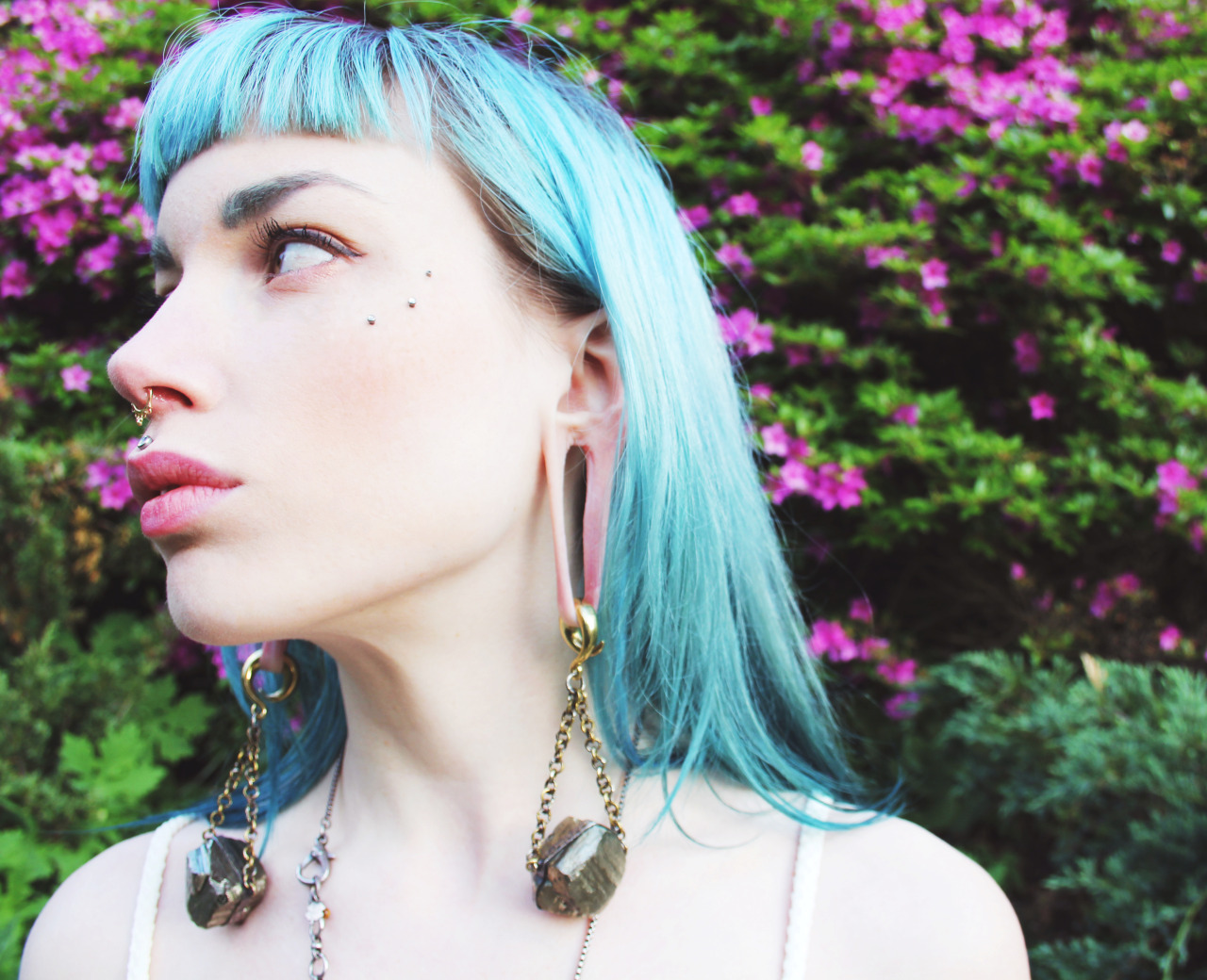 diabloorganics:   Diablo Dames @midgesterious in Diablo Organics Pyrite hanging pretties.