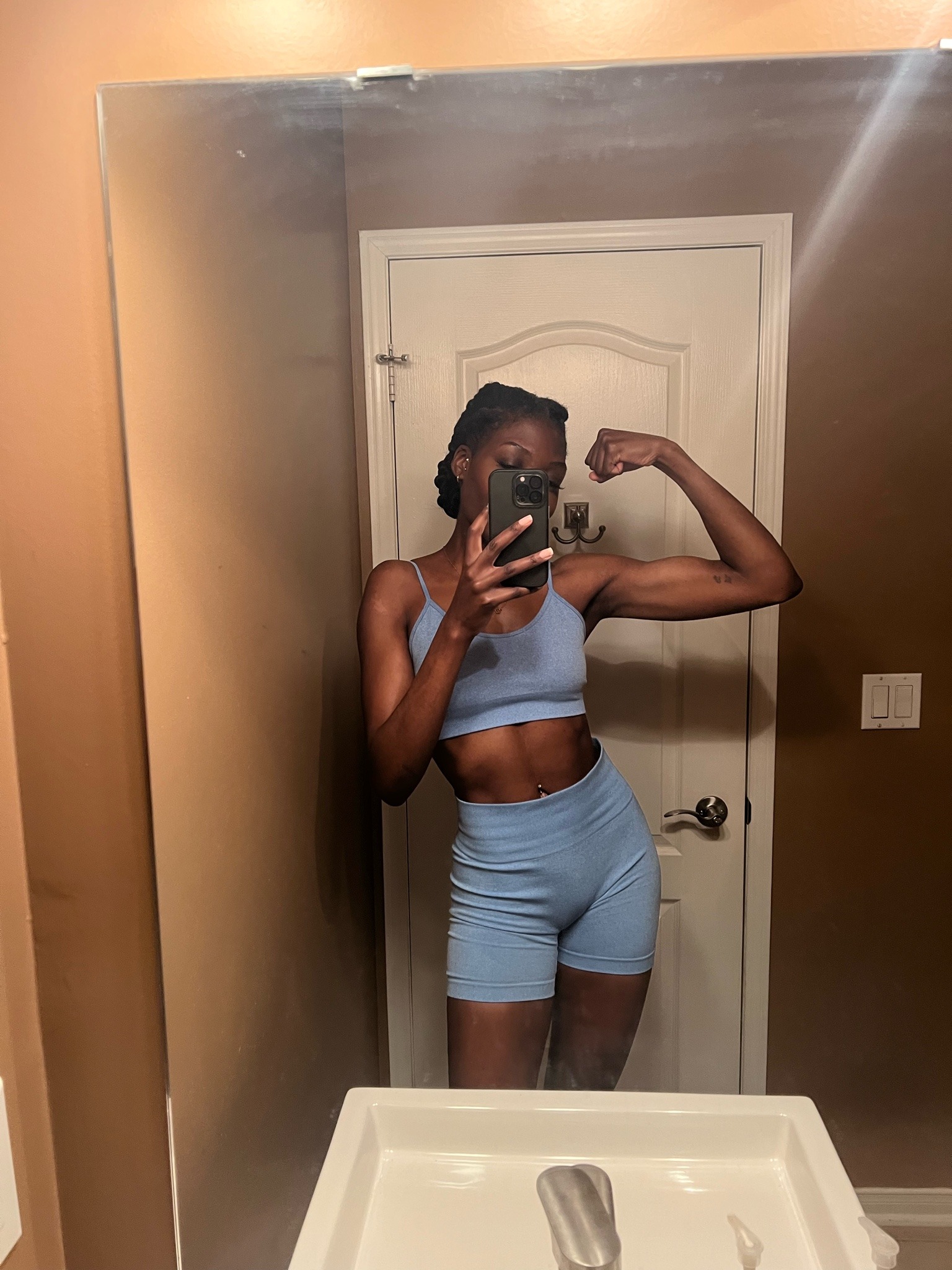 xvintageamor:Post gym💙 adult photos