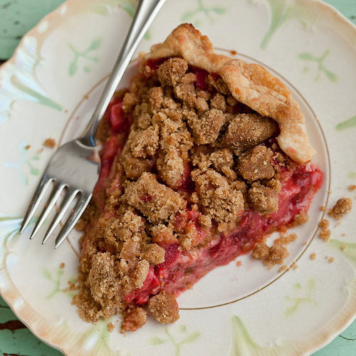 mscobralaserface:  treebreath:  borntobeabeast:  outrunmyself:  pansea:  little-veganite:  alloftheveganfood:  Vegan Pie Round Up for Pi Day Vegan Caramel Apple Pie Vegan Cherry Pie Fresh Blackberry Pie Vegan Banana Cream Pie Strawberry Rhubarb Crumb