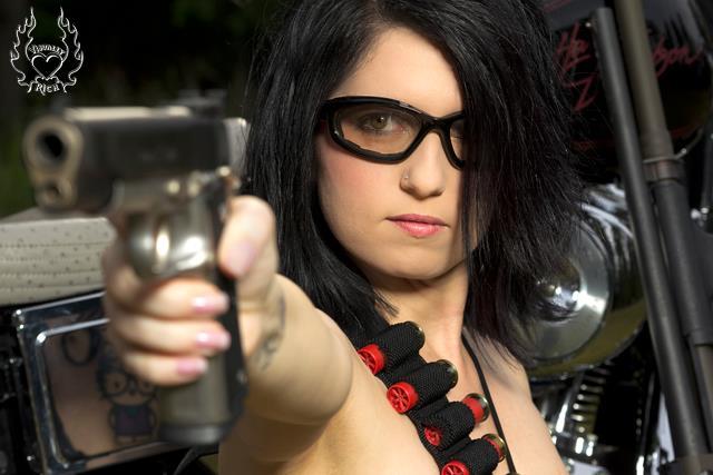 guns-and-babes:  Babe with gun http://guns-and-babes.blogspot.com/