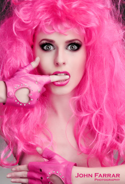 p-ink-candy:  pink gloves by Brightonian