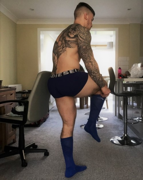 socksandskin:https://socksandskin.tumblr.com/
