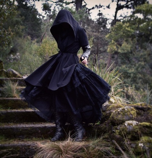 Nazgûl on my way to the ball, might leave behind a morgul blade for the prince to find me with