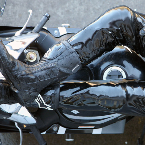 vandickfetish:  PVC Biker 