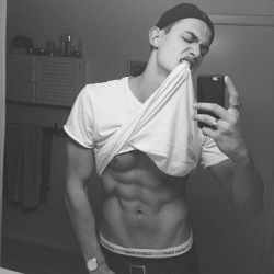 those-cute-boys:  Follow me on Instagram.com/SlayJonathan