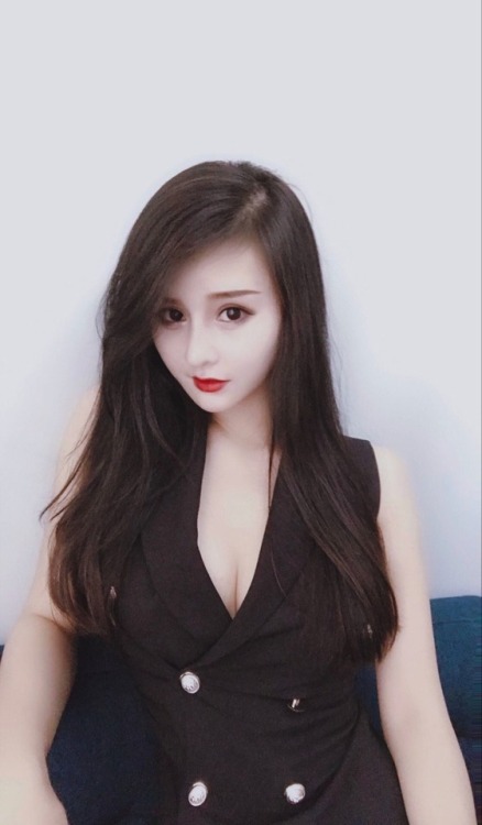 naiyouqiqi: 好热哦,怪不得没人看我了,看了我怕更热吧…… 竟然这样我叫雨神降点雨