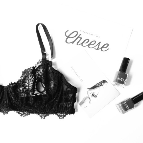 Votez pour votre marque préférée sur le site de @lemoncurve #concours #bisous