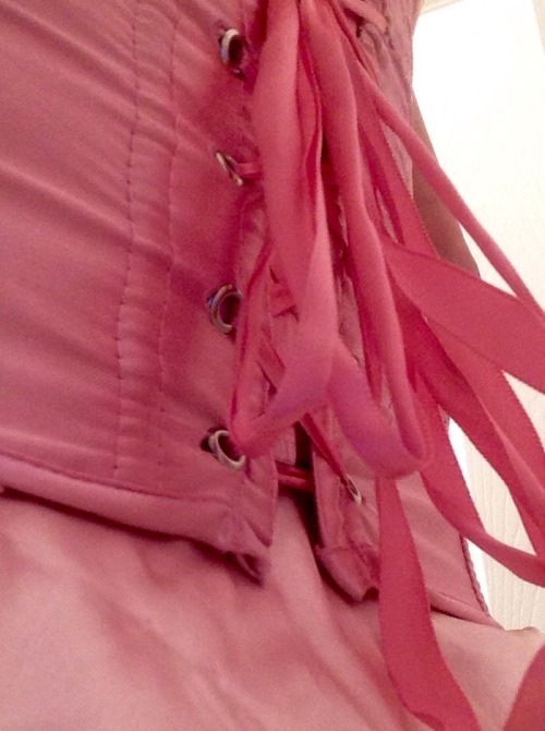 merrylander:  Last night, we had a long conversation about Locktober, and we’re both thinking we’ll be able to put up a good effort.  We’ll see how it goes, but we arrived at a few trade-offs in the process; more corsets and colours, in exchange