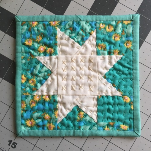 Hand-stitched star: I have been cleaning up in my sewing room over the past few weeks and I found th