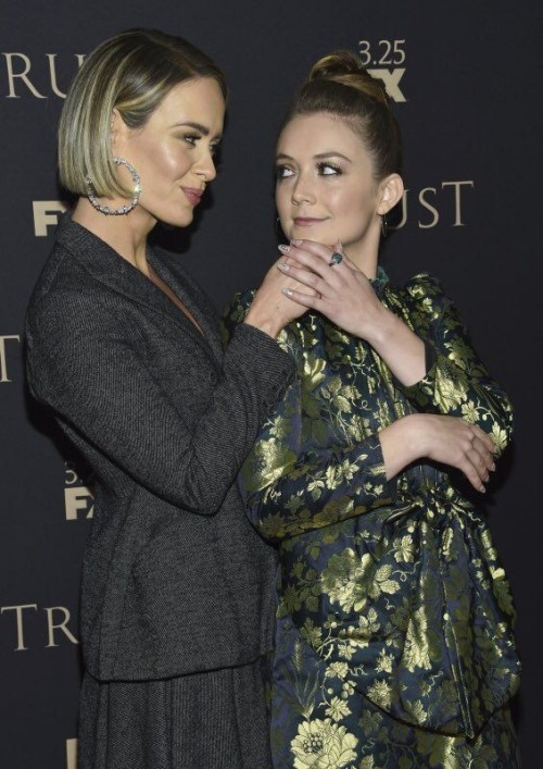 * Girls Don't Want A Boyfriend Girls Want Sarah Paulson And Billie Lourd *.*