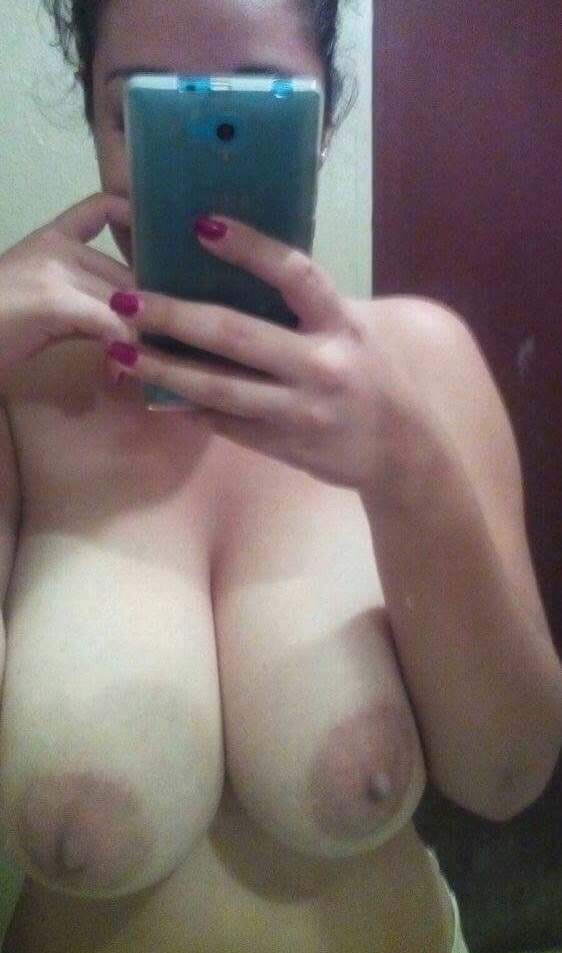 amateurmexicovip:Que tetonas! Quiero mamarlas!