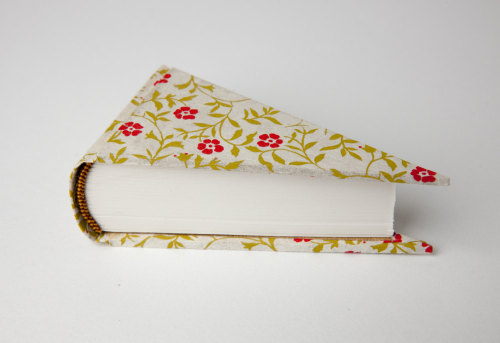 fer1972:  The Book Cake by Larissa Cox