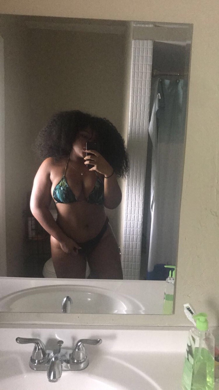 young-blackgod:  sweeter-gyal:  issa pool day 🌴🌞  Lawwwwdy lawwwwdy