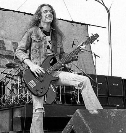 here-c0mes-the-pain:  Dimebag, Chuck Schuldiner, Jeff Hanneman, Cliff Burton, Per Dead and Dio ♥
