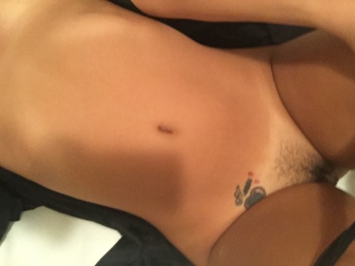 xowildrosexo:  Just out the shower Relaxing in my Robe☺️😋 nice and clean 💦  xowildrosexo  🌹🌹