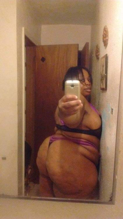 mrrightnow79:  bigeric05:  Beautiful ass  The kinda ass on a milf I like👍😀