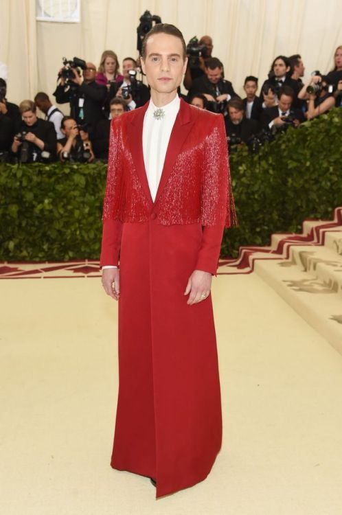 holybooks:JORDAN ROTH THE ONLY MAN TO GIVE US THE MET GALA LOOK WE DESERVE