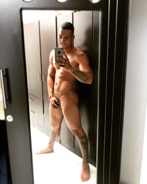 markovwms:  Sexy hung Papi   Twitter @JORDANFITNESS  Ig