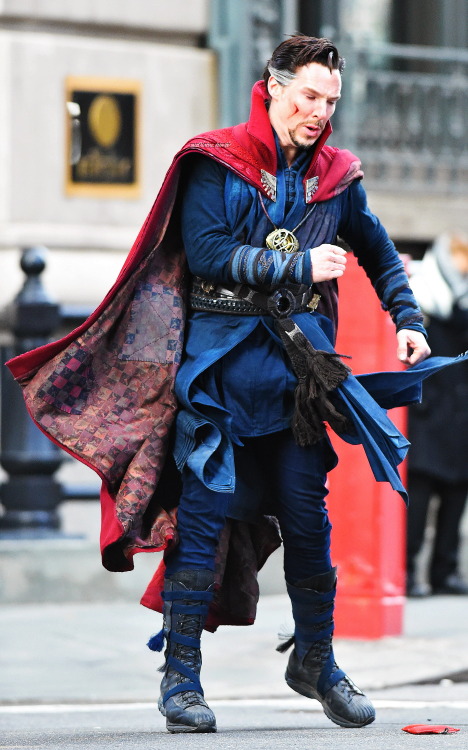 acc0latus:☐ HQ - Benedict on the set of “Doctor Strange’ in NY. (April 3nd 2016).
