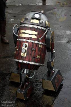 steampunktendencies:  Steampunk R2D2 