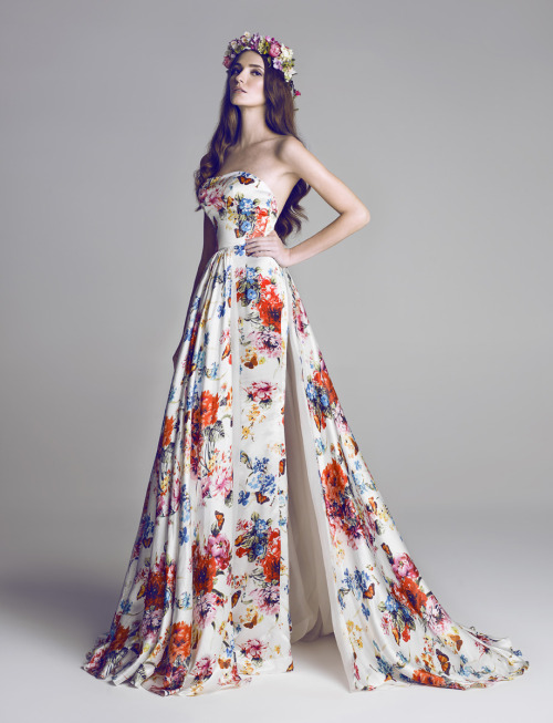 alex-schmalex: royal-roaster: Hamda Al Fahim dresses OH MY GOD.