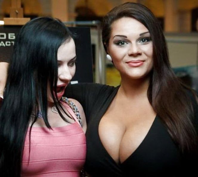 realwomenfaketits:  Envy.