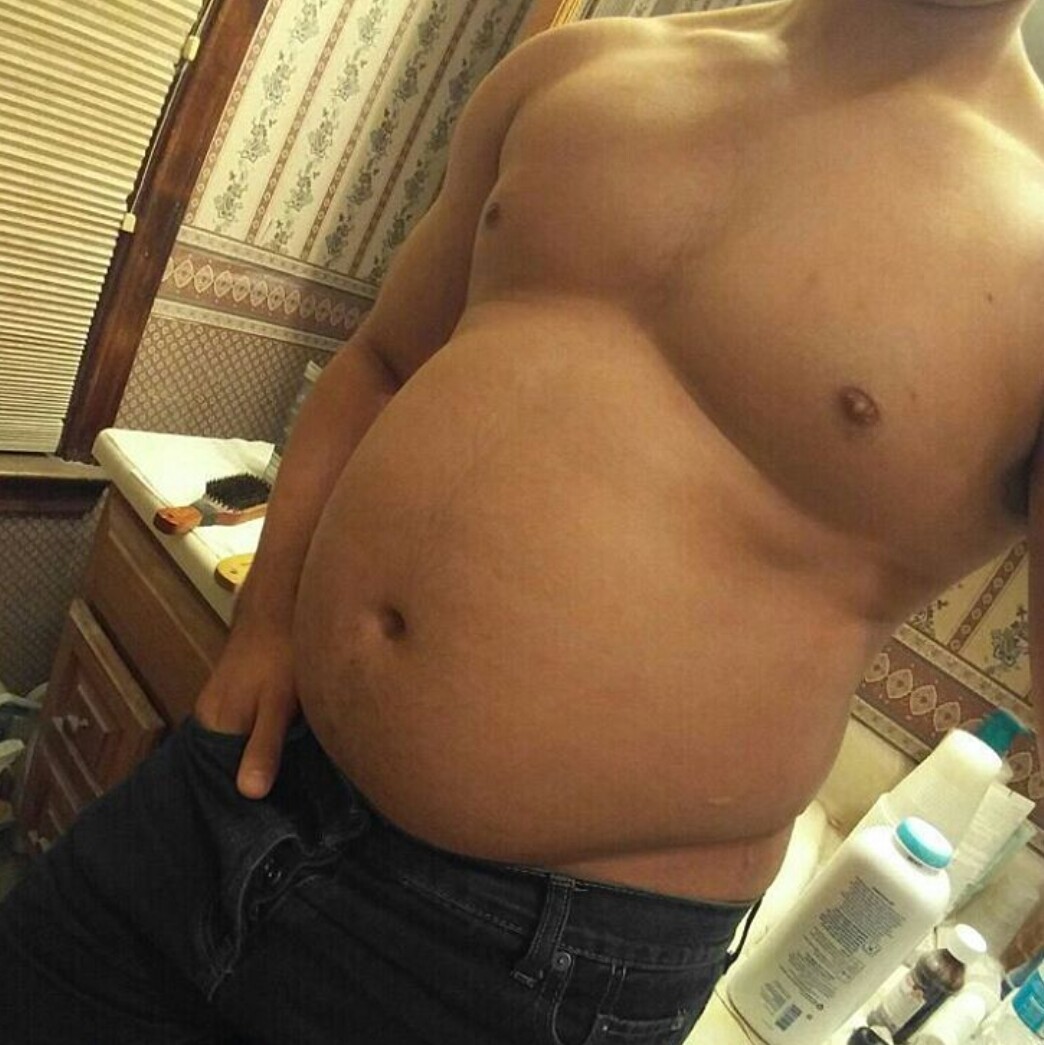 ilovebigguys:  That proves u can be hot at any size