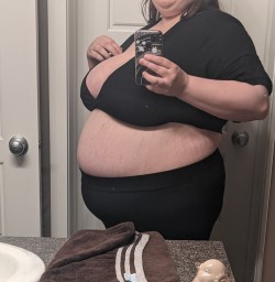 Sex :Today I caught my my mom eying my midsection, pictures