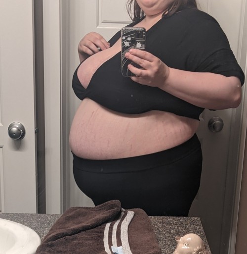 :Today I caught my my mom eying my midsection, porn pictures