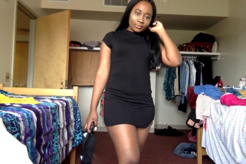 lifebut-adream:little black dress