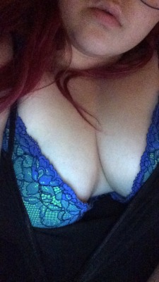 diary-dumpster:  Love this bra on me 💙💚💙