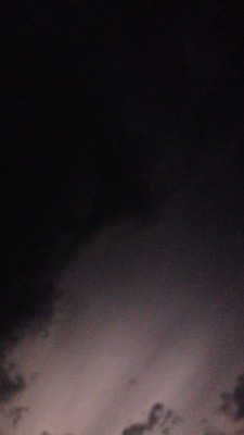 vonnx:  DO YOU KNOW HOW HARD IT IS TO CATCH LIGHTNING BOLDS WITH UR SHITTY IPHONE CAMERA BUT DAMMIT