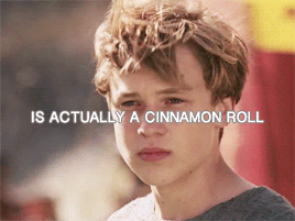 spymasteredmund:the chronicles of narnia + tumblr cinnamon roll meme.