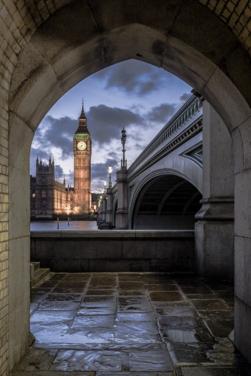 XXX visualechoess:  Westminster Archway - © photo