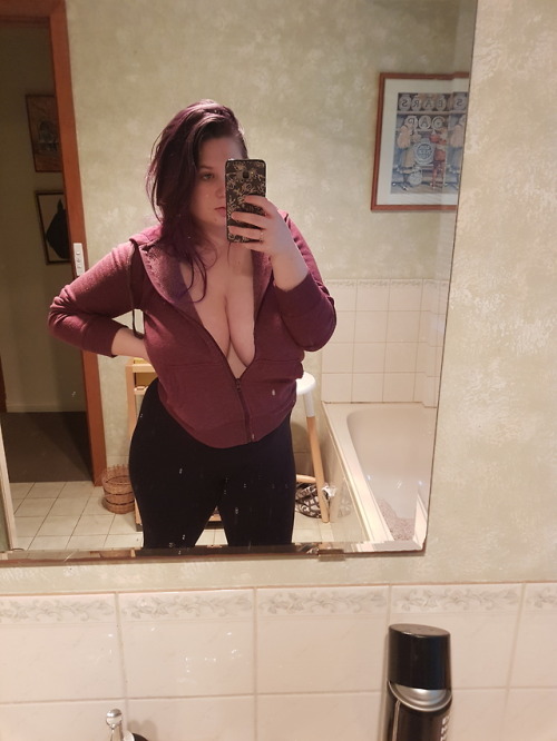 confusedboob-s: It’s cold, its rainy, I’ve decided to make no effort with anything