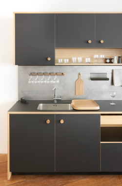 dezeen:  British designer Jasper Morrison has revealed his first industrially produced kitchen »