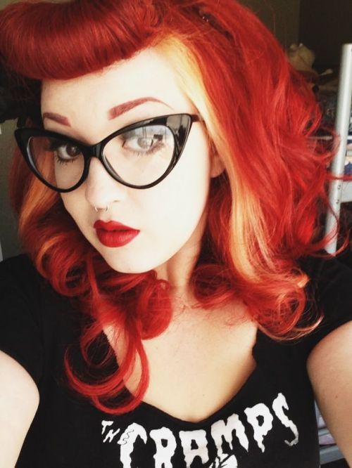 Redheads with glasses♥