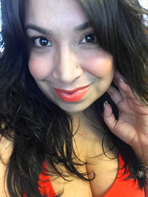 latinarosa:  little red dress :) 