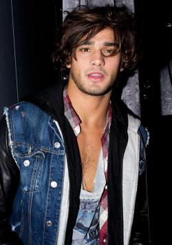 grabyourankles:  Marlon Teixeira