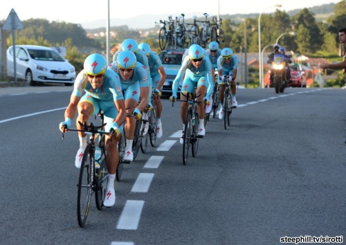 masuoka:  Vuelta a Espana 2013 - Stage 1: Vilanova de Arousa - Sanxenxo, 27.4 km, TTT.  Astana Team 