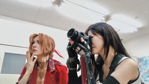 パシャパシャエアティ(*^p^*)Σpω･´)AerTi Photo Time!Tifa →​ @kleptocosAerith →​ @mabscosplay