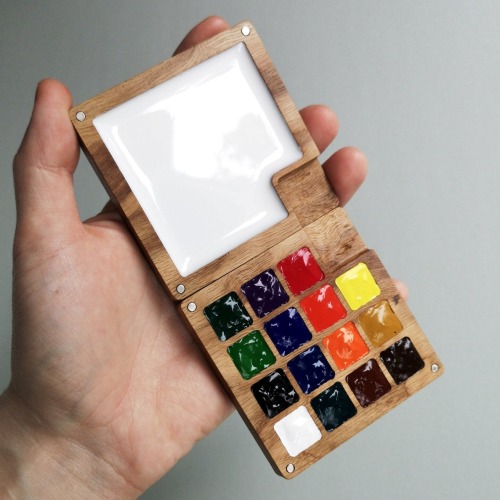 sosuperawesome: Portable Paint Boxes / PalettesGo Draw Store on Etsy 