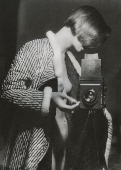 steroge:  Self-portrait, Berlin, 1933* by Marianne Breslauer 