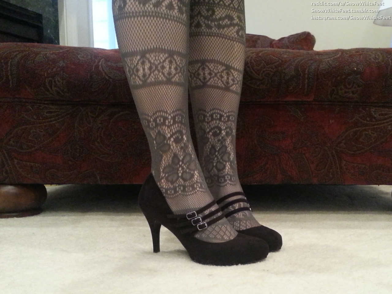 snowwhitefeet:  The tights were a lovely gift  ♥   These are the photos I took