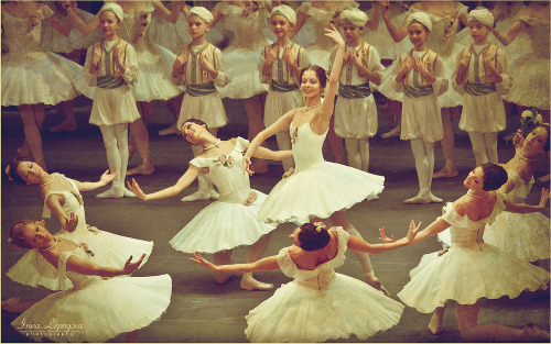 lasylphidedubolchoi:  Svetlana Lunkina, Nina Kaptsova and other Bolshoi dancers in Le Corsaire Le Jardin Animé Irina Lepnyova photography 
