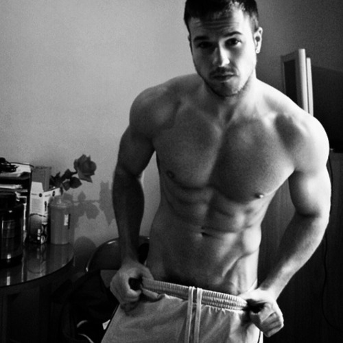 hoscos:  One of those days when you just want to get naked |@chomin86 from Sevilla