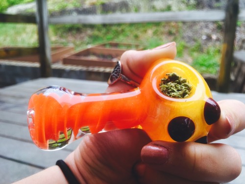 little-bit-of-lovin:  This picture doesn’t do this piece justice!! If anyone wants a nice vibrant piece check out Sunshine Glass Company on Etsy!!