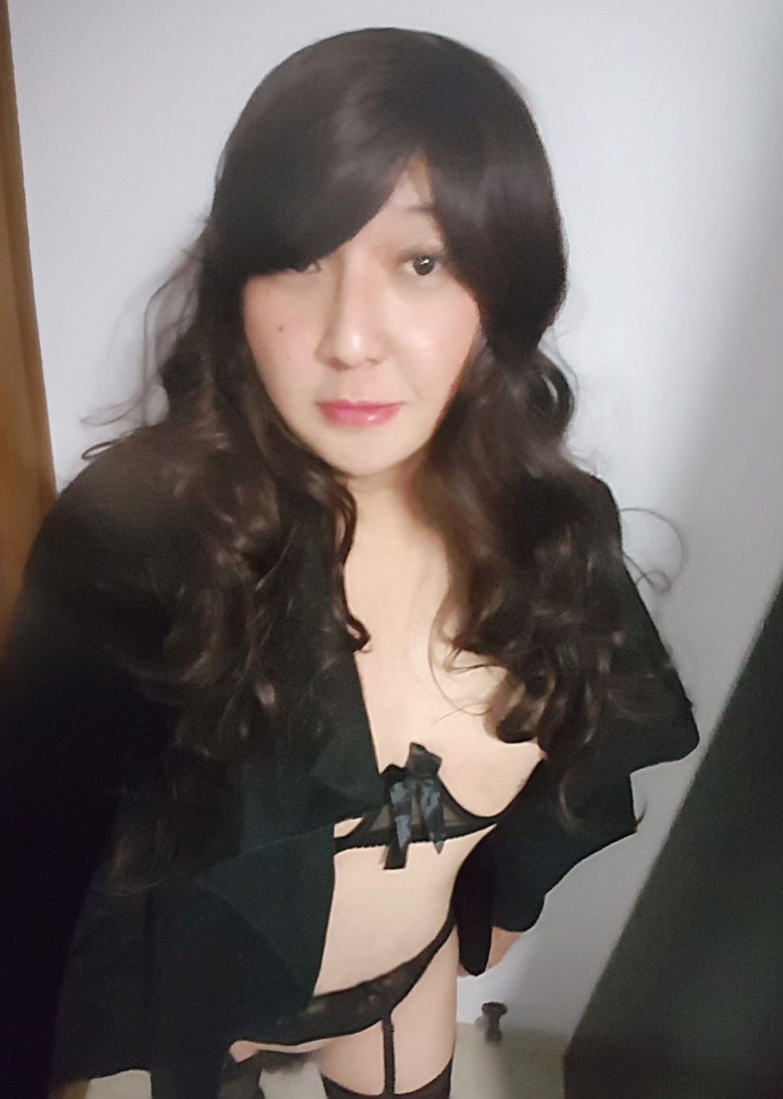 julia-sen: Anyone who wants to unplug that thing in my ass please~