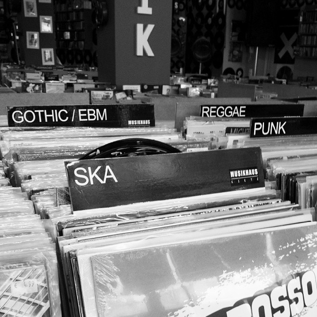 alithianoir:  Wanna move in #recordstore #vinyl #musiclover 
