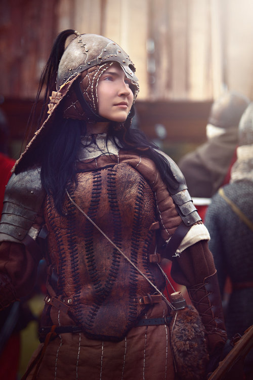 civicbooty:craftastrophies:Holy fuck that archer though.Hunky ladies in armor (◕‿◕✿)